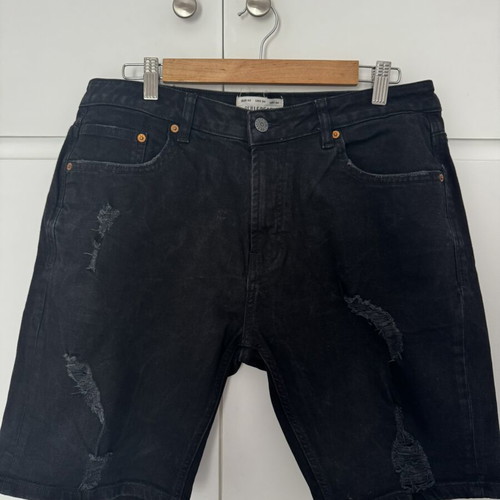 Pull & Bear black ripped men's denim shorts size 44 like new