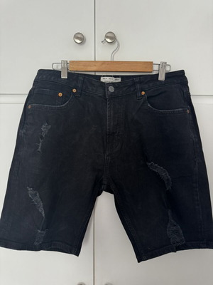 Pull & Bear black ripped men's denim shorts size 44 like new