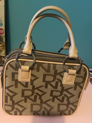 DKNY υφασμάτινη μικρή τσάντα χειρός σαν καινούργιο, μπεζ