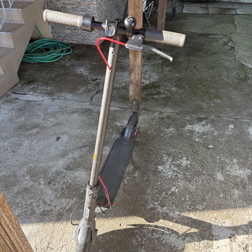 Mi Electric Scooter Pro 2 like new with charger and lock