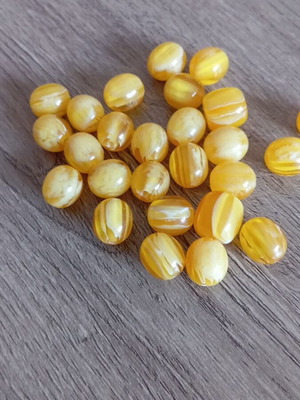 Acrylic beads mix 10mm round and 15mm barrel yellow with patterns, 26 pcs new