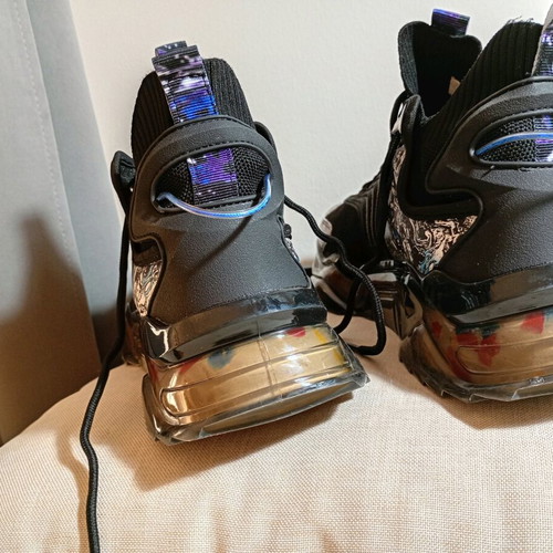 Men's athletic shoes size 44.5 like new, black and white