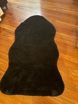 Black furry rug like new