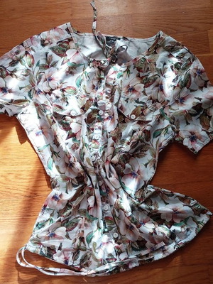 Bexleys short-sleeve shirt with floral pattern, like new, size S