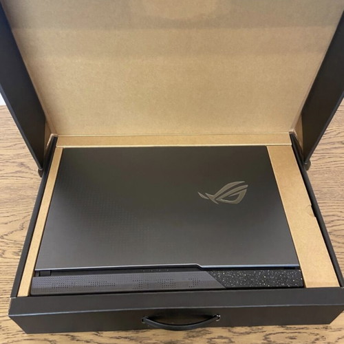 Asus ROG Strix G17 G713RC-HX032W laptop like new, Ryzen 7, RTX 3050, 16GB DDR5, 512GB SSD
