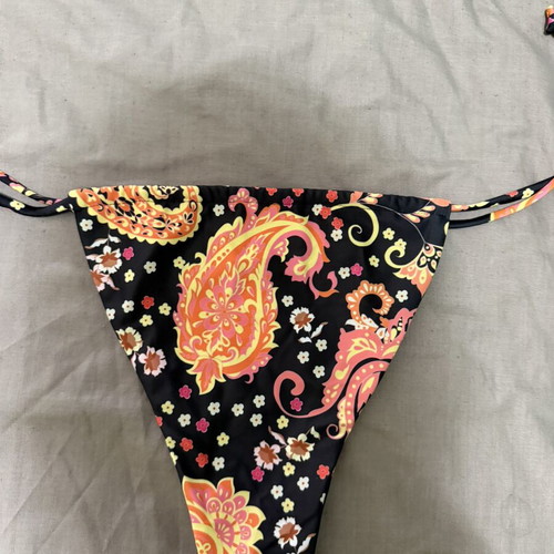 DeCoro bikini bottom Medium new, paisley print black base