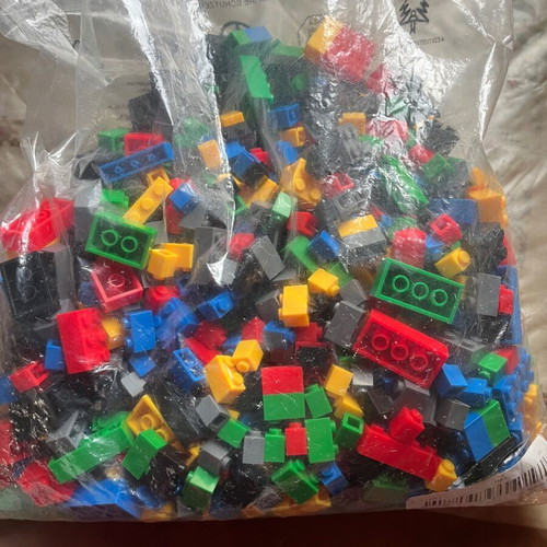Lego pieces like new, assorted sizes and colors