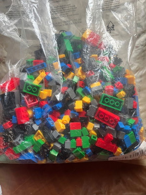 Lego pieces like new, assorted sizes and colors