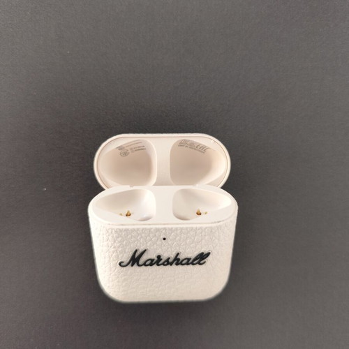 Marshall IV headphone case like new, white