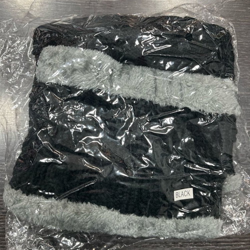 Winter hat and neck warmer set like new with fur lining