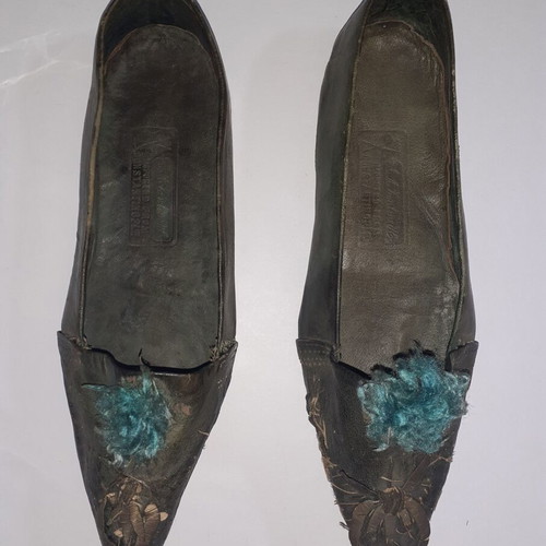 Vintage pasoumaki shoes used with fine wire decoration