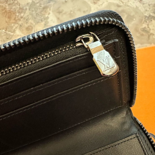 Louis Vuitton Wallet used, black unisex