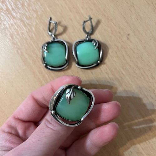 Silver ring and earrings set with green chalcedony like new