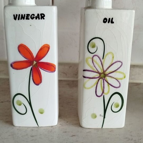 Oil and vinegar set new with decorative designs