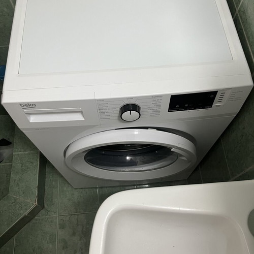 Beko B1WFK2604WEE washing machine like new, 6 kg front load