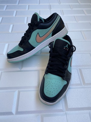 Αθλητικά παπούτσια Nike Air Jordan 1 Low Tropical Twist σαν καινούργια, μέγεθος 42, πολύχρωμα