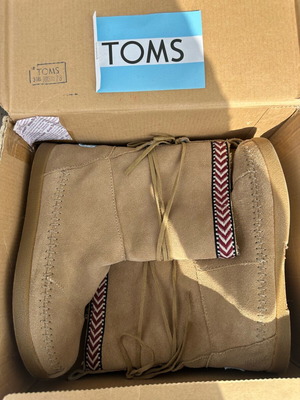Toms Nepal suede boots like new, size 36.5, beige