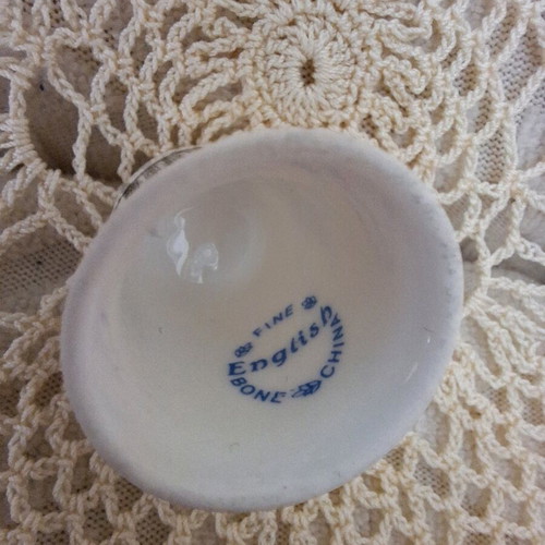 Porcelain thimble like new, Cannon Hall United Kingdom