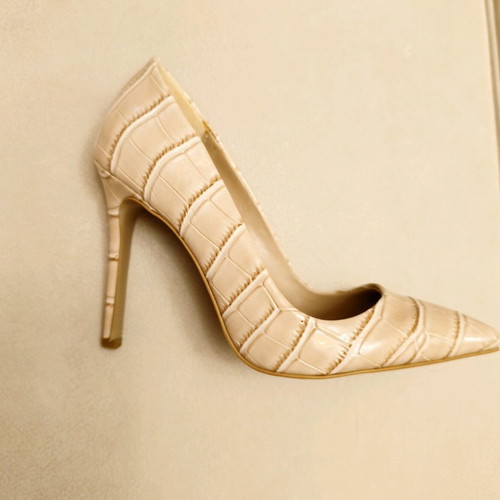 Beige croco pointed pumps new with 10 cm heel