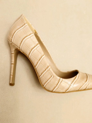 Beige croco pointed pumps new with 10 cm heel