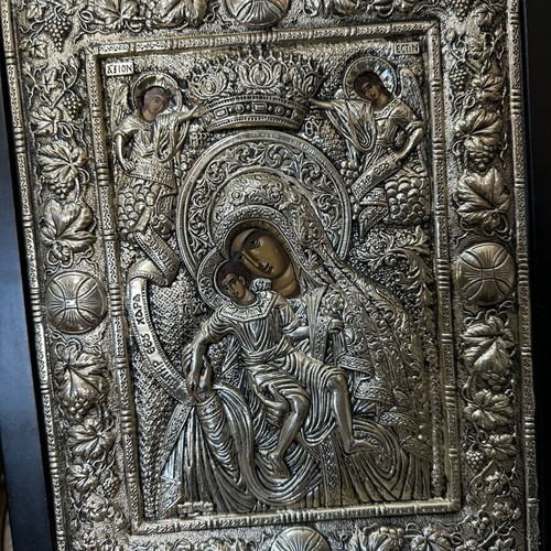 Silver Icon Axion Esti Large Like New