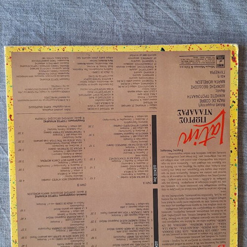Vinyl records like new, set of 2, traditional genre