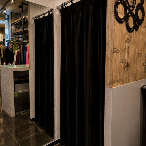 Fashion store fully equipped 22 sqm in Korydallos