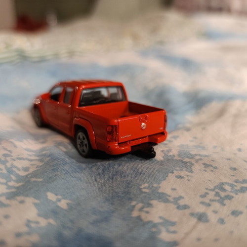 Siku Volkswagen Amarok Pick-Up Red 1:55 scale like new