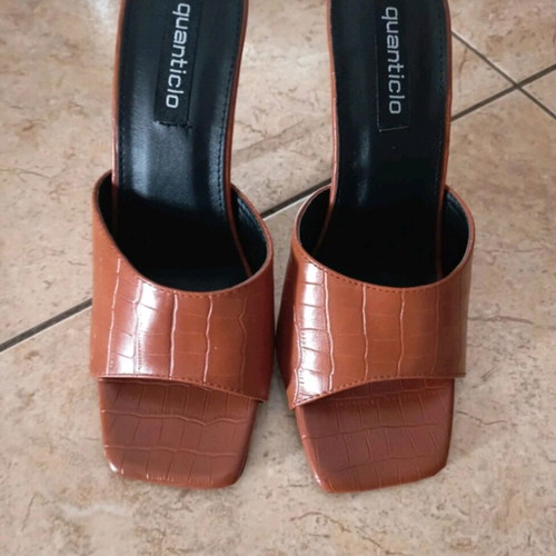 Brown sandal slippers size 39 with 10 cm heel like new