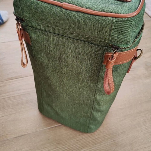 Harrods insulated bag like new, for wine bottle and 2 glasses