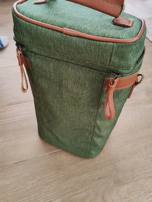 Harrods insulated bag like new, for wine bottle and 2 glasses