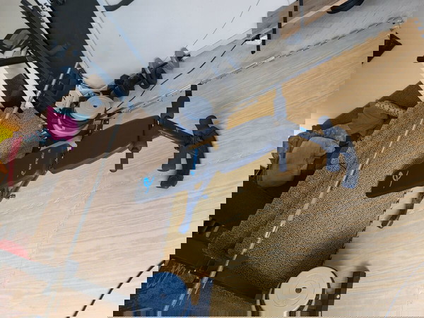 σετ βάρη και όργανα γυμναστικής