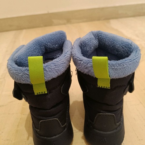 Adidas Winterplay kids snow boots Navy blue like new size 21