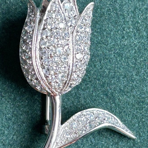 Set of 2 silver women's brooches with rhinestones like new