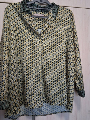 Modern set in green shade, like new, elastic pants size M