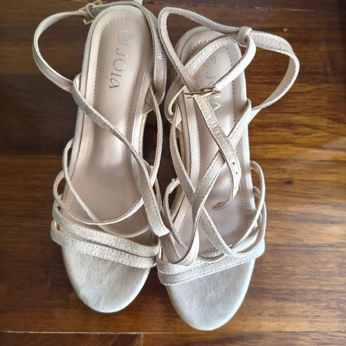 Issue Fashion high heel sandals with straw design size 39 like new beige