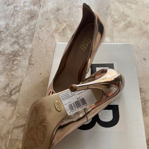 BSB heels size 36 new with defect gold