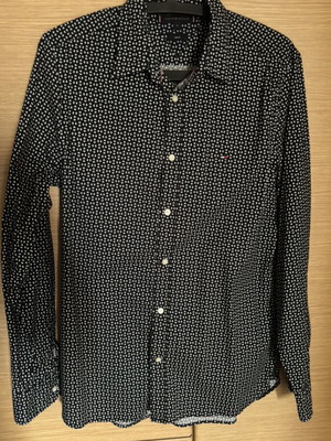 Tommy Hilfiger shirt, black, size M, like new