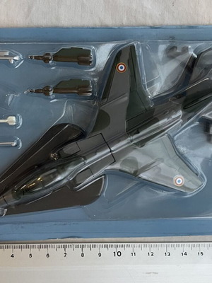 Μοντέλο μαχητικού αεροσκάφους Jaguar με πλήρες σετ οπλισμού νέο