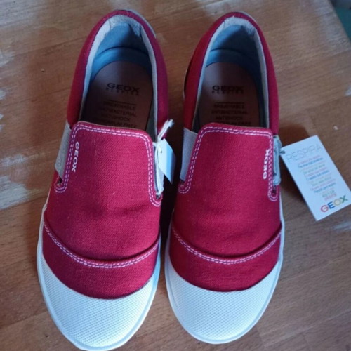 Geox children's shoes size 33 like new