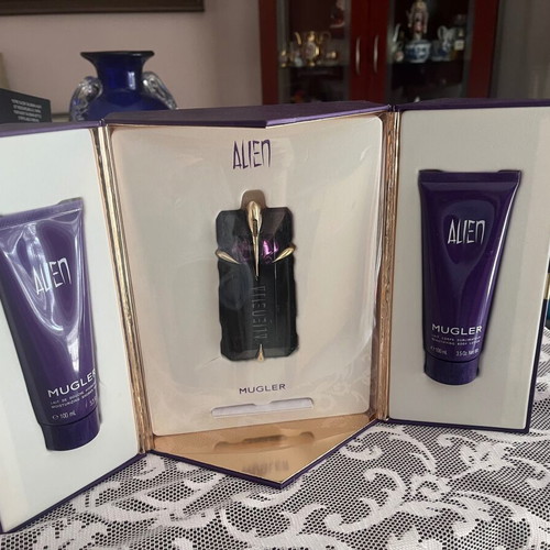 Alien Mugler gift set with 60ml perfume, 100ml shower and body milk