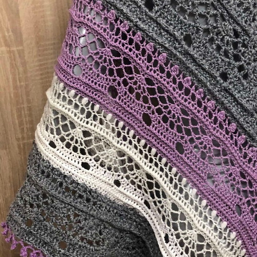 Knitted PANSIES scarf new, multicolor