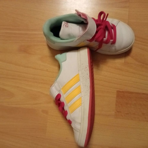 Adidas Disney girls' kids shoes size 28 used
