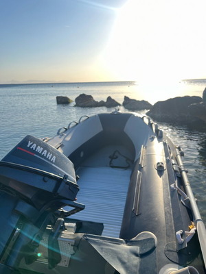 Sail nomic A300 με δίχρονο Yamaha 8hp σαν καινούργιο, μπλε και άσπρο
