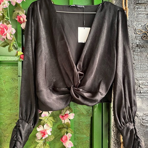 Zara long sleeve black top brand new, size large