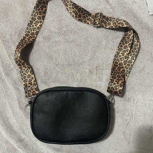 Black small bag with leopard handle new from Sinsay