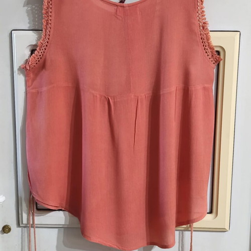 Top boho style coral with side openings S-M like new
