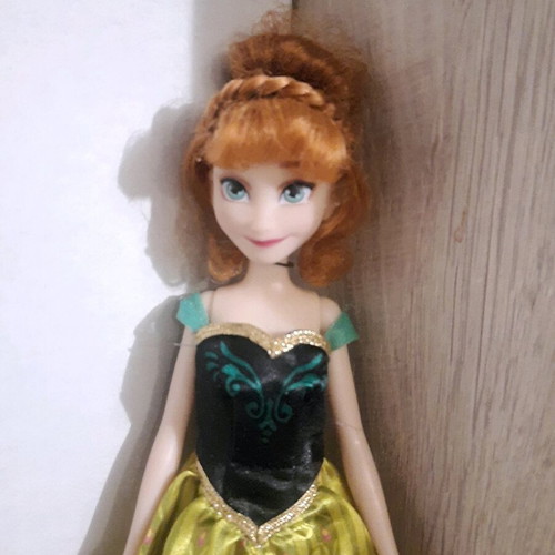 Anna Frozen doll used, picnic, Hasbro