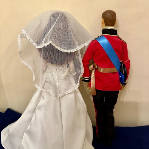 Royal Wedding Collectible Dolls Prince William & Princess Catherine Arklu Like New