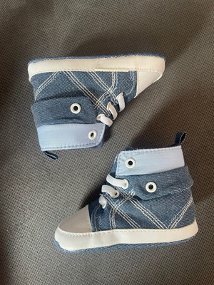 Baby cuddle shoes new, Prenatal, size 19-20